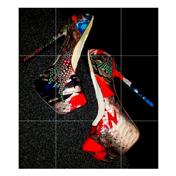 Uni-Sexy Unique Kiss This High Heel - Picture 1 of 1